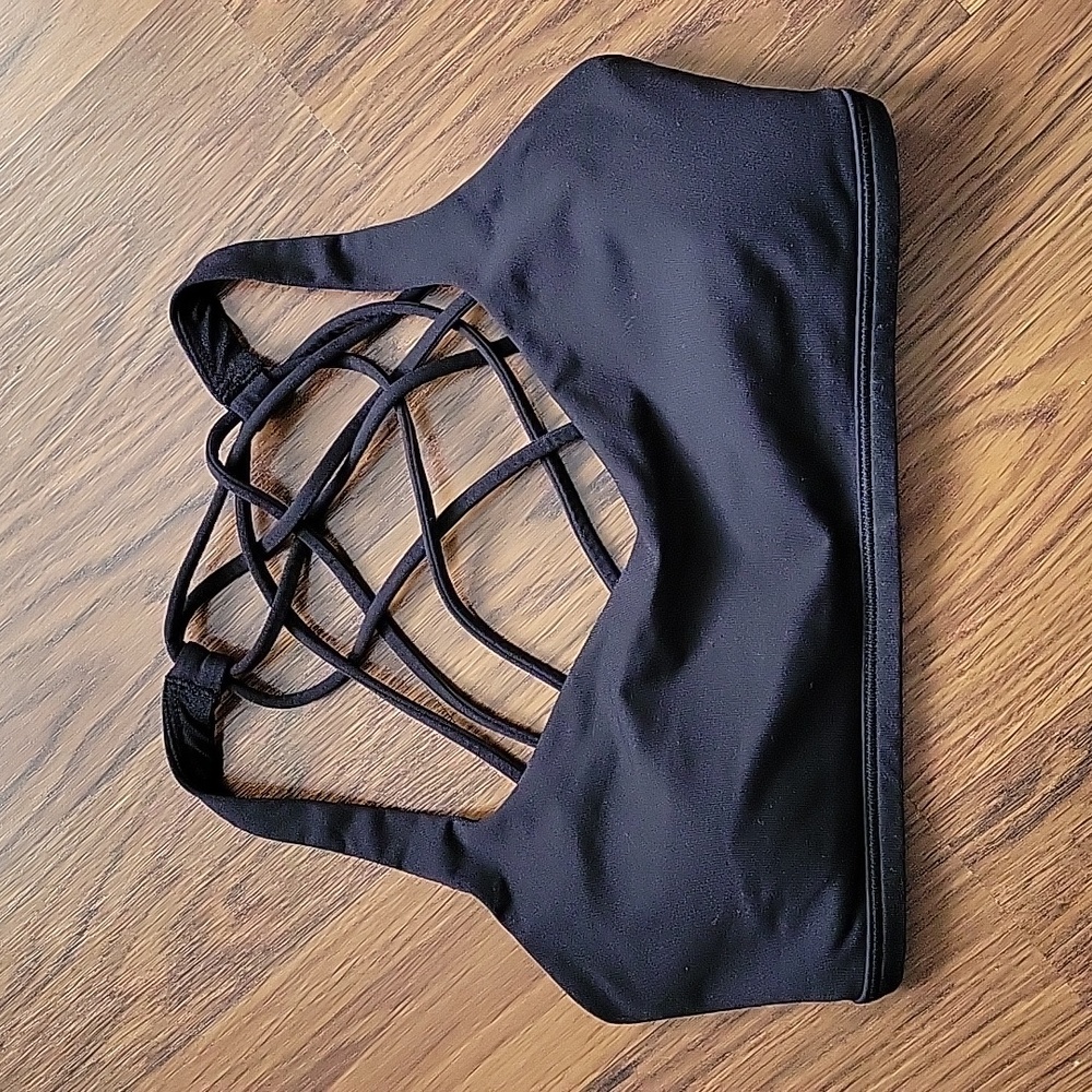 Lululemon black sports bra sz 6